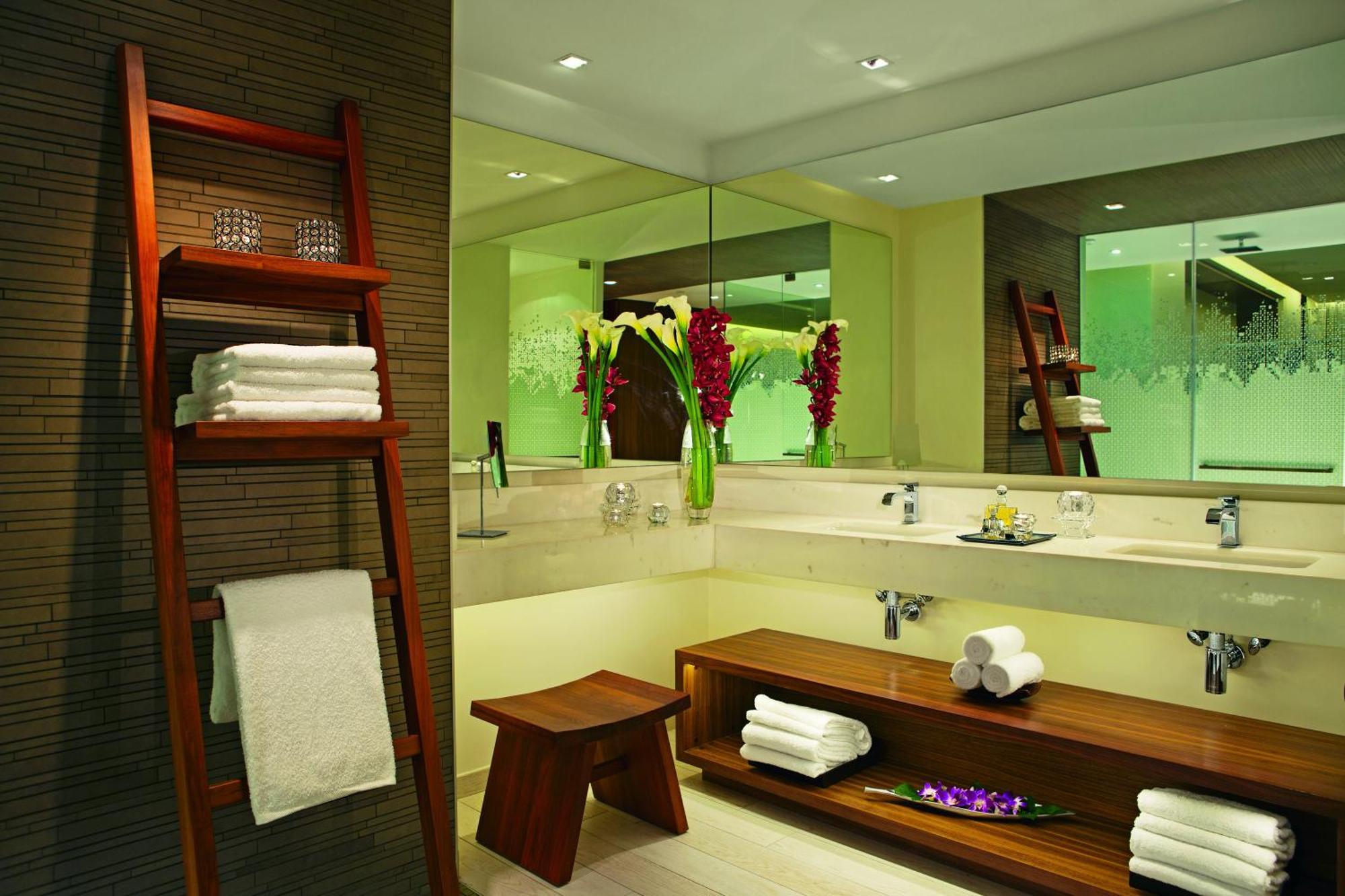 Junior Suite Ocean View King
