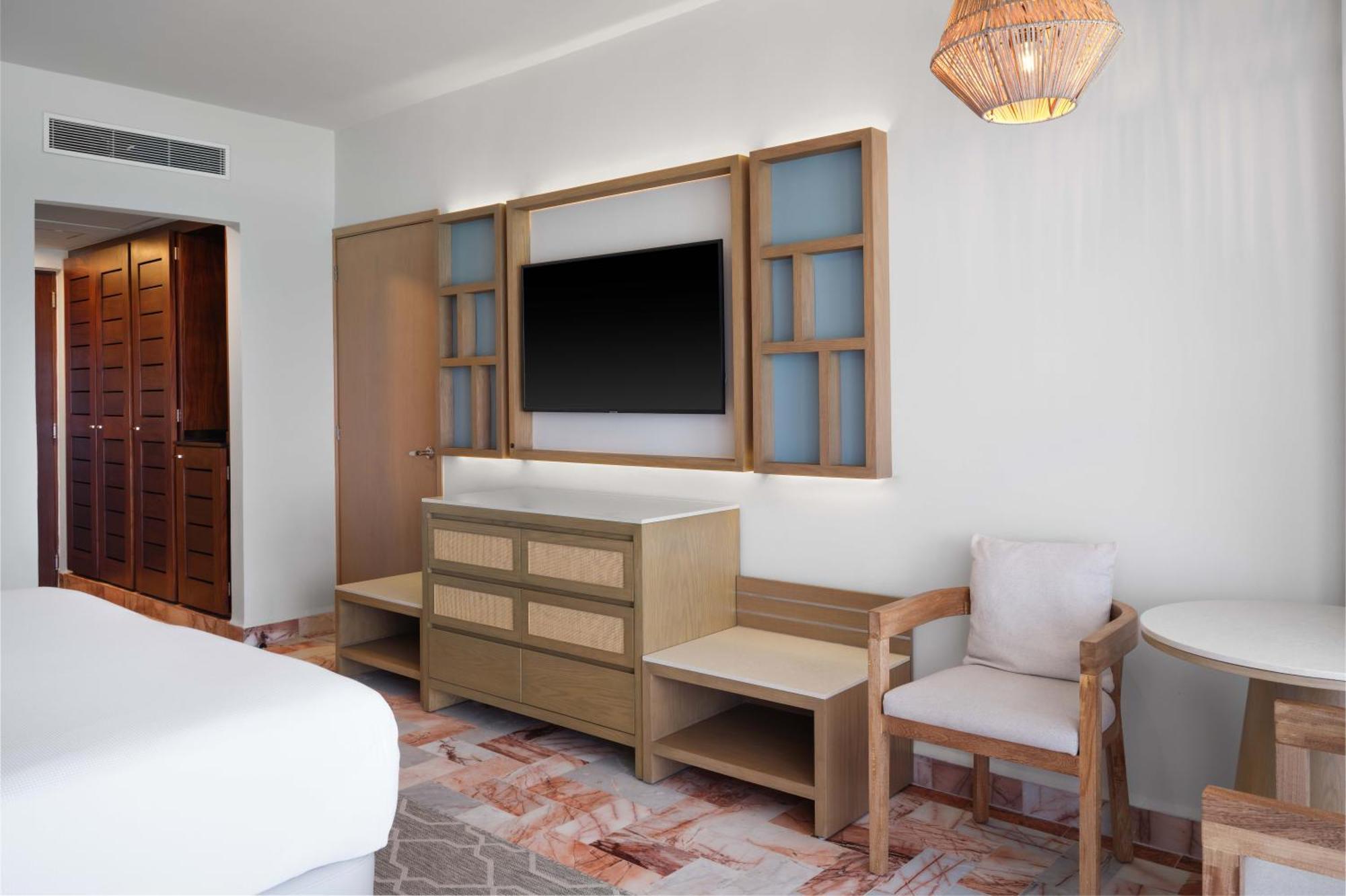 Superior King Room with Ocean View - Non-Smoking