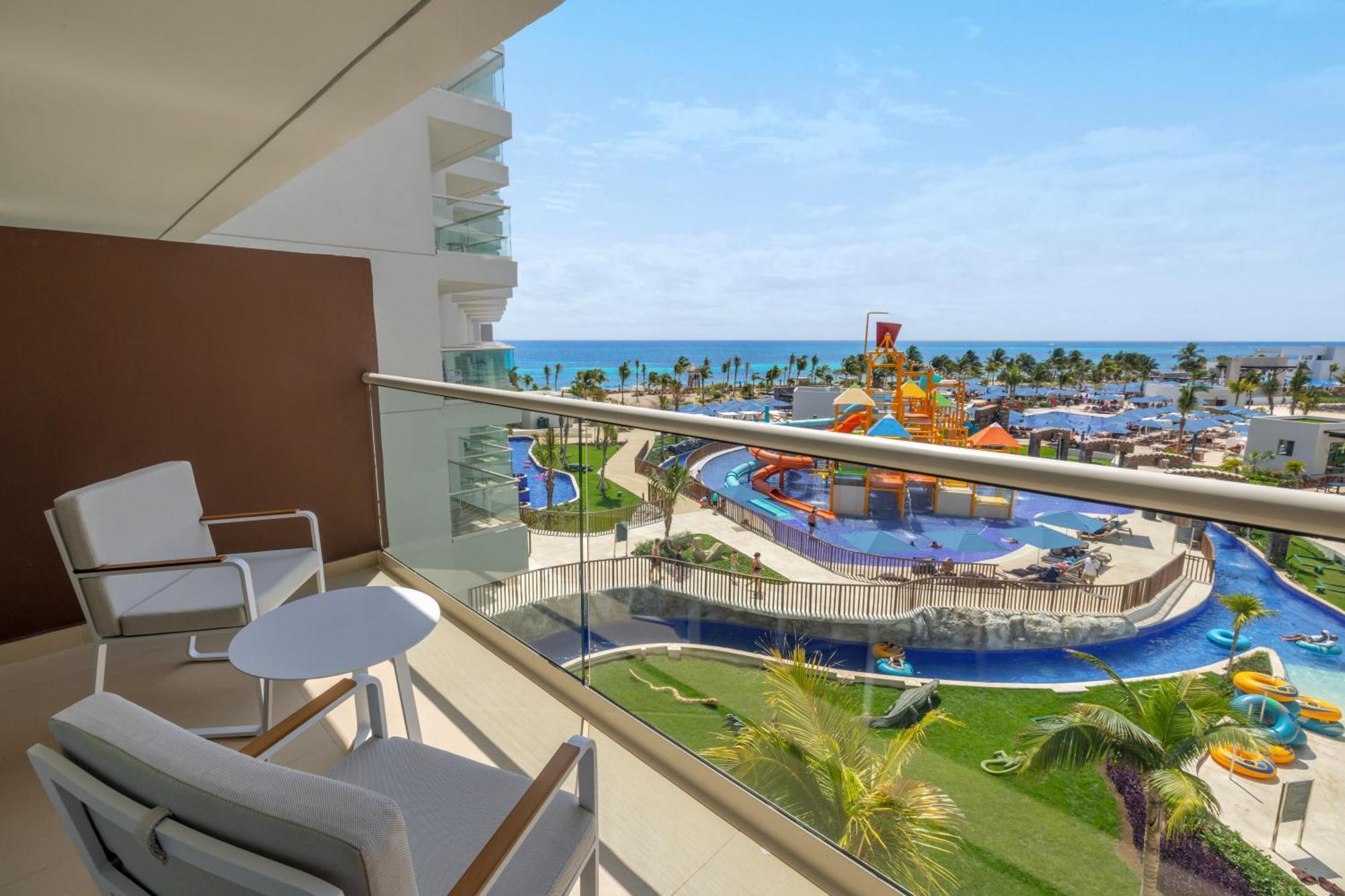 Luxury Junior Suite Ocean Front Swim Out Diamond Club