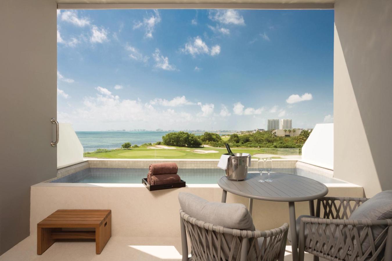 Preferred Club Deluxe Family Suite Ocean View Plunge Pool
