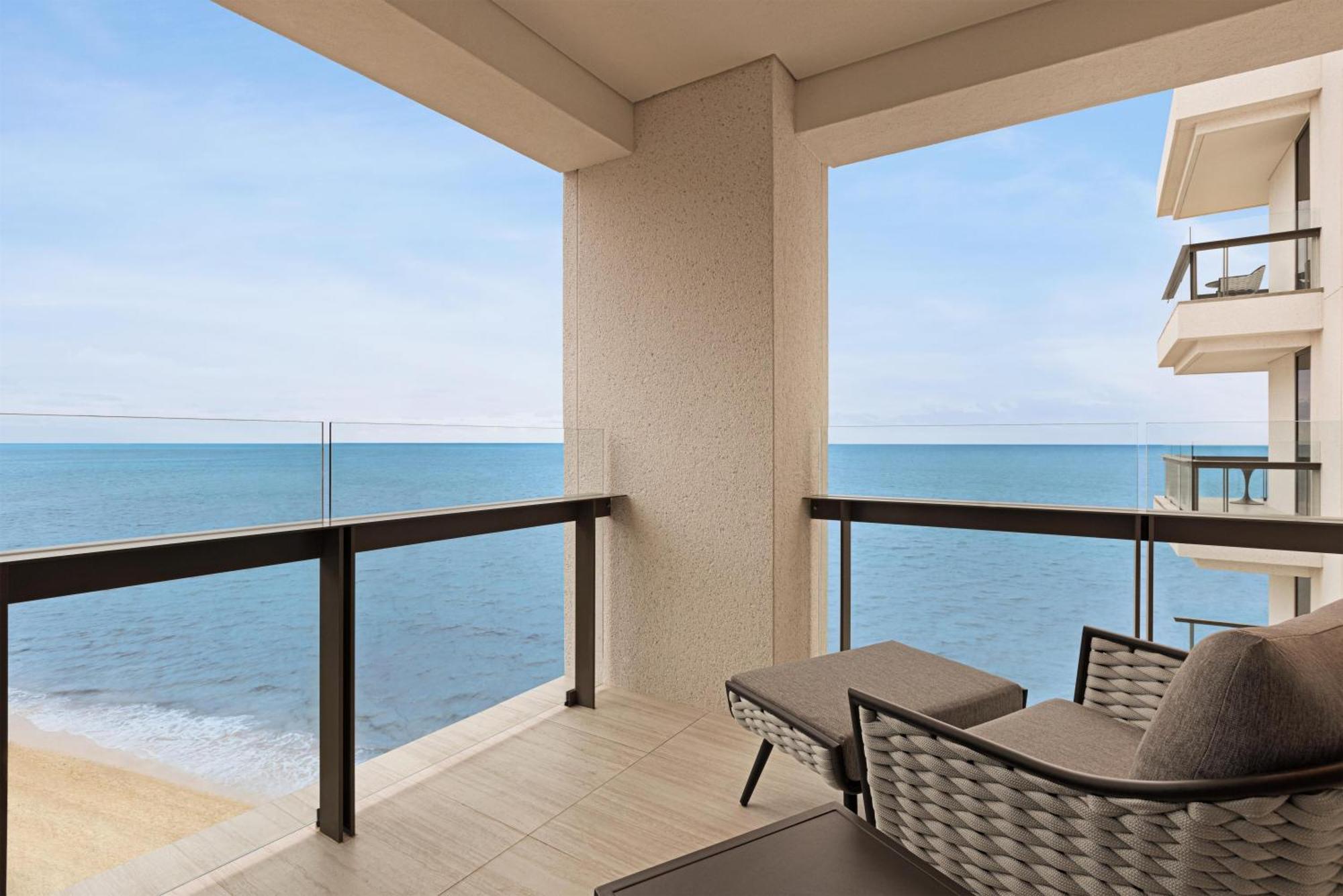 Deluxe King Suite - Oceanfront,1756775208:JPEG