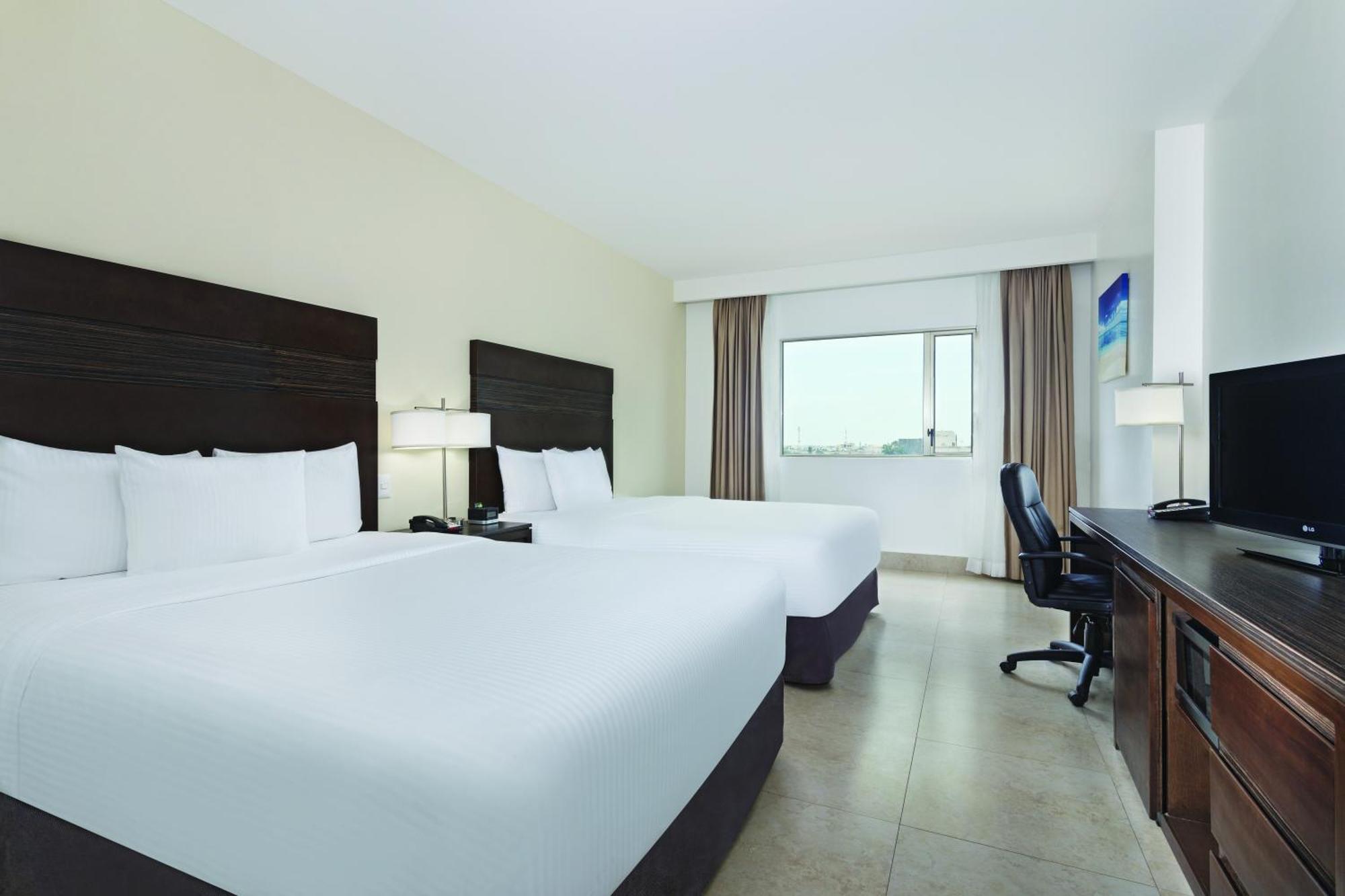 Queen Room with Two Queen Beds - Mobility Access/Non-Smoking