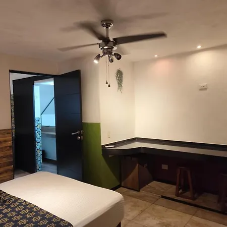 Cancun Hotel Boutique & Hostel-3